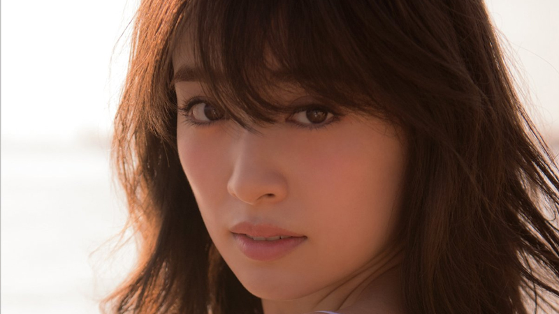 可愛くて美しくてセクシー。完璧な人気モデル「泉里香」